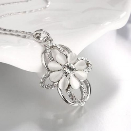 FLOWER DESIGN FAUX OPAL ZIRCON EMBELLISHED PENDANT NECKLACE FOR WOMEN (SILVER)
