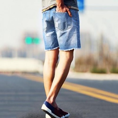 STREET STYLE BUTTON DESIGN FRAYED DENIM SHORTS FOR MEN (DEEP BLUE)