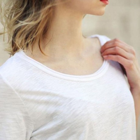WOMEN'S SHORT SLEEVE WHITE T-SHIRT