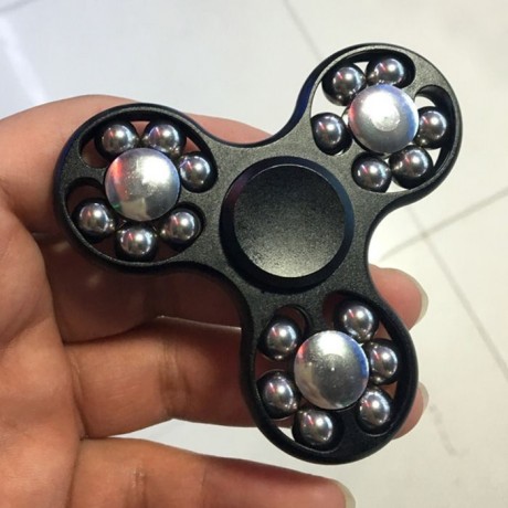 EDC FIDGET TOY HAND SPINNER WITH ROLLED BEADS