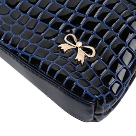 PU LEATHER ZIPPERED HAND STRAP WALLET FOR WOMEN (BLUE)