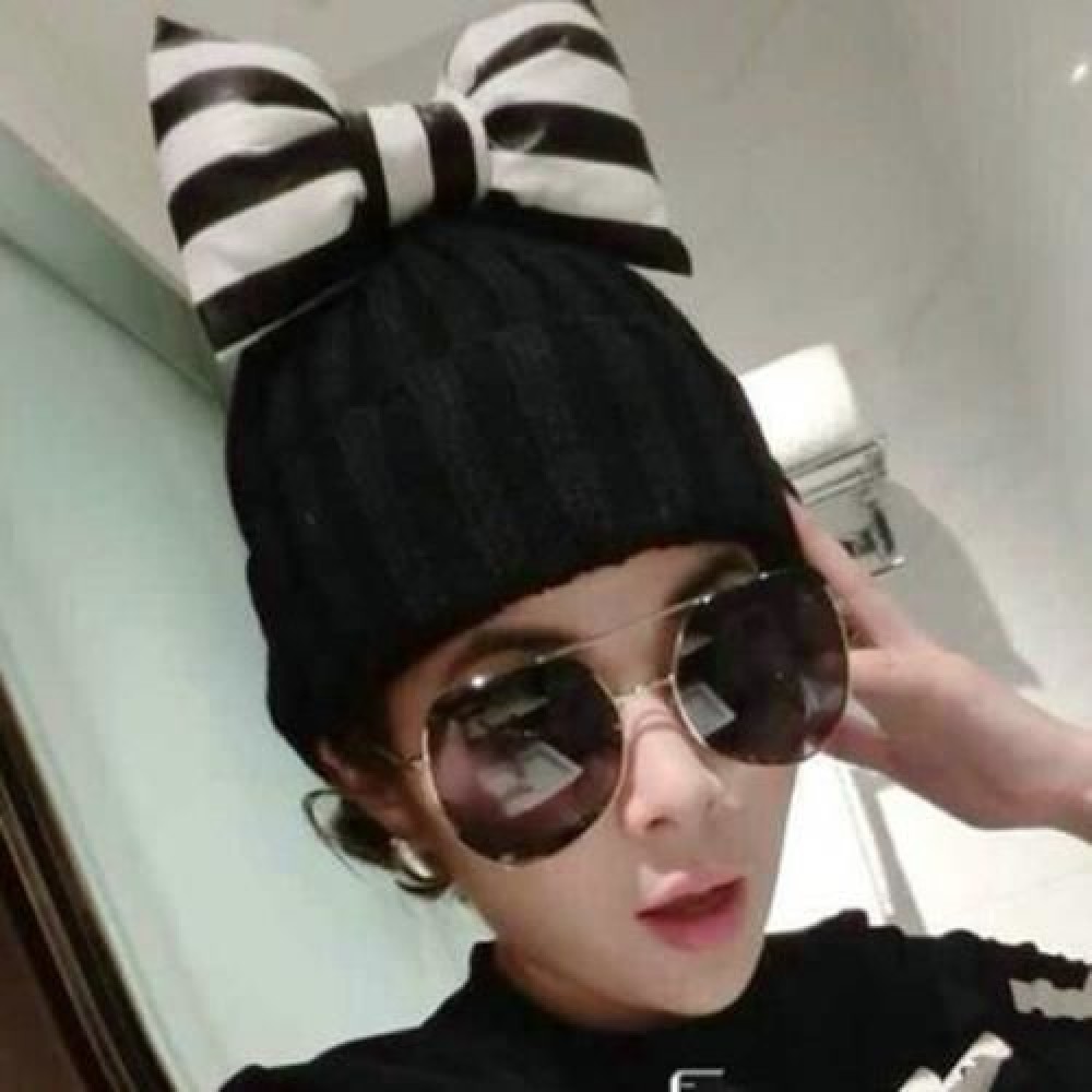 CHIC BLACK AND WHITE STRIPE PATTERN BOWKNOT DECORATED KNITTED HAT FOR WOMEN (COLOR ASSORTE CHIC BLACK AND WHITE STRIPE PATTERN BOWKNOT DECORATED KNITTED HAT FOR WOMEN (COLOR ASSORTE