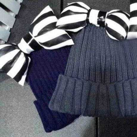 CHIC BLACK AND WHITE STRIPE PATTERN BOWKNOT DECORATED KNITTED HAT FOR WOMEN (COLOR ASSORTE
