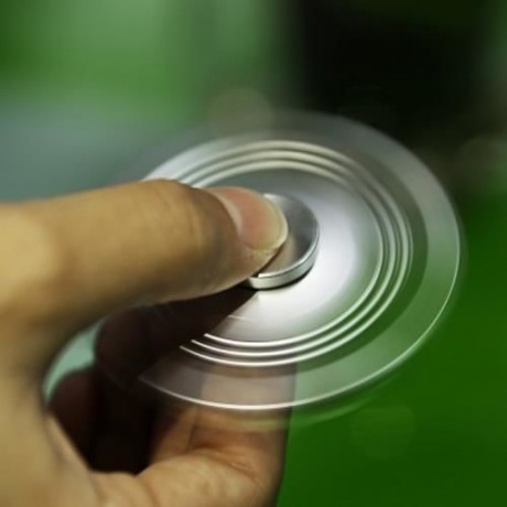 THREE-BLADE GYRO STRESS RELIEVER PRESSURE REDUCING TOY FOR OFFICE WORKER (SILVER)