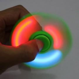 FIDDLE TOY FIDGET SPINNER WITH COLORFUL FLASHING LED LIGHTS (GREEN)