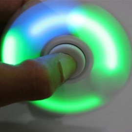 FIDDLE TOY FIDGET SPINNER WITH COLORFUL FLASHING LED LIGHTS (WHITE)