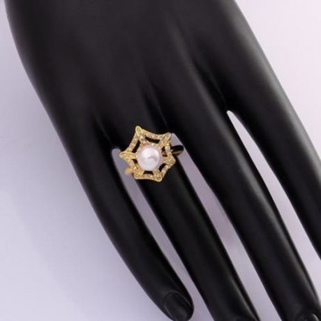 FASHIONABLE WOMEN'S RHINESTONE FAUX PEARL DECORATED GEOMETRIC RING (GOLD)