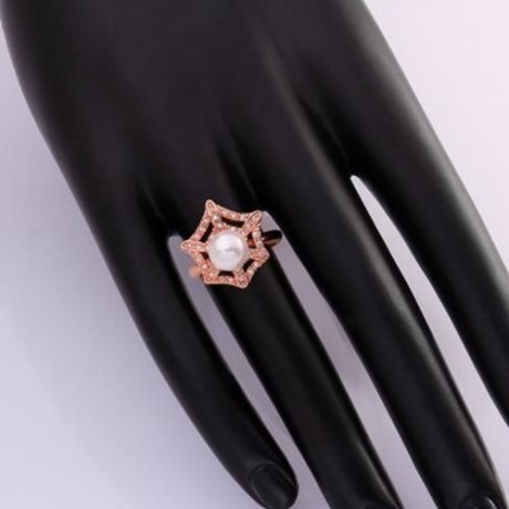 SHINING WOMEN'S RHINESTONE FAUX PEARL DECORATED GEOMETRIC RING (ROSE GOLD)