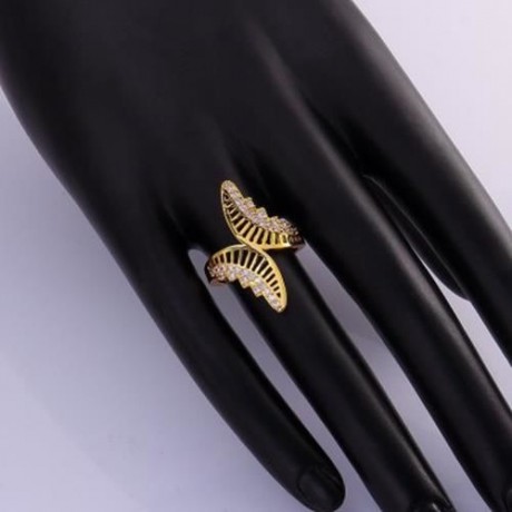 FASHIONABLE WOMEN'S RHINESTONE INLAID OPENWORK BUTTERFLY RING (GOLD)