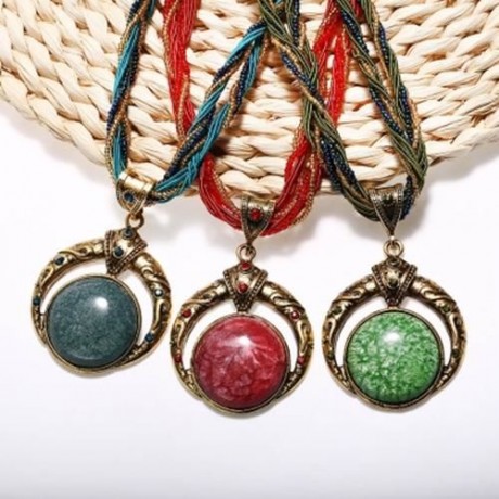 BOHEMIA WOMEN GEOMETRIC RESIN PENDANT NECKLACE (PEA GREEN)