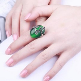 VINTAGE FAUX EMERALD LEAF OVAL RING (GREEN)