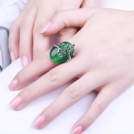 VINTAGE FAUX EMERALD LEAF OVAL RING (GREEN)