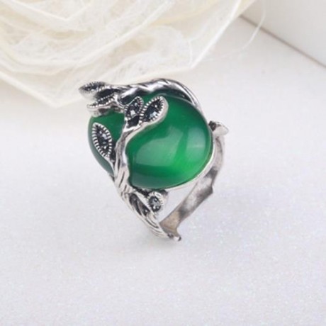 VINTAGE FAUX EMERALD LEAF OVAL RING (GREEN)