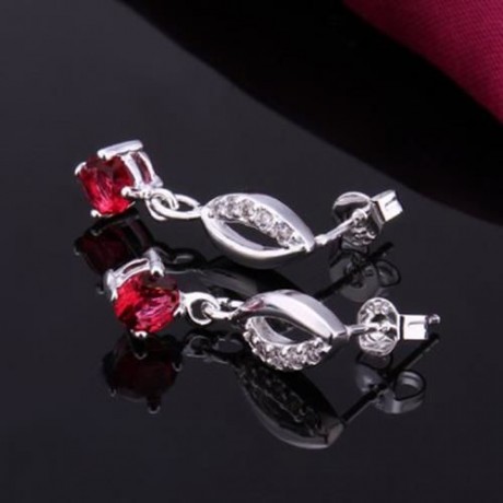 PAIR OF DELICATE CUTE WOMEN'S RHINESTONE INLAID LIPS EARRINGS (RED)