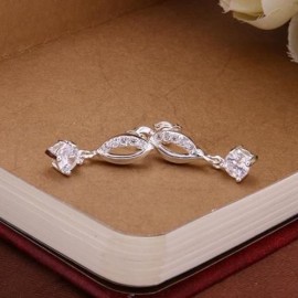 PAIR OF DELICATE CUTE WOMEN'S RHINESTONE INLAID LIPS EARRINGS (WHITE)