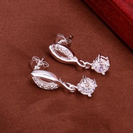 PAIR OF DELICATE CUTE WOMEN'S RHINESTONE INLAID LIPS EARRINGS (WHITE)