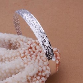 STYLISH CHIC WOMEN'S SILVER PLATED ROUND BRACELET (SILVER)