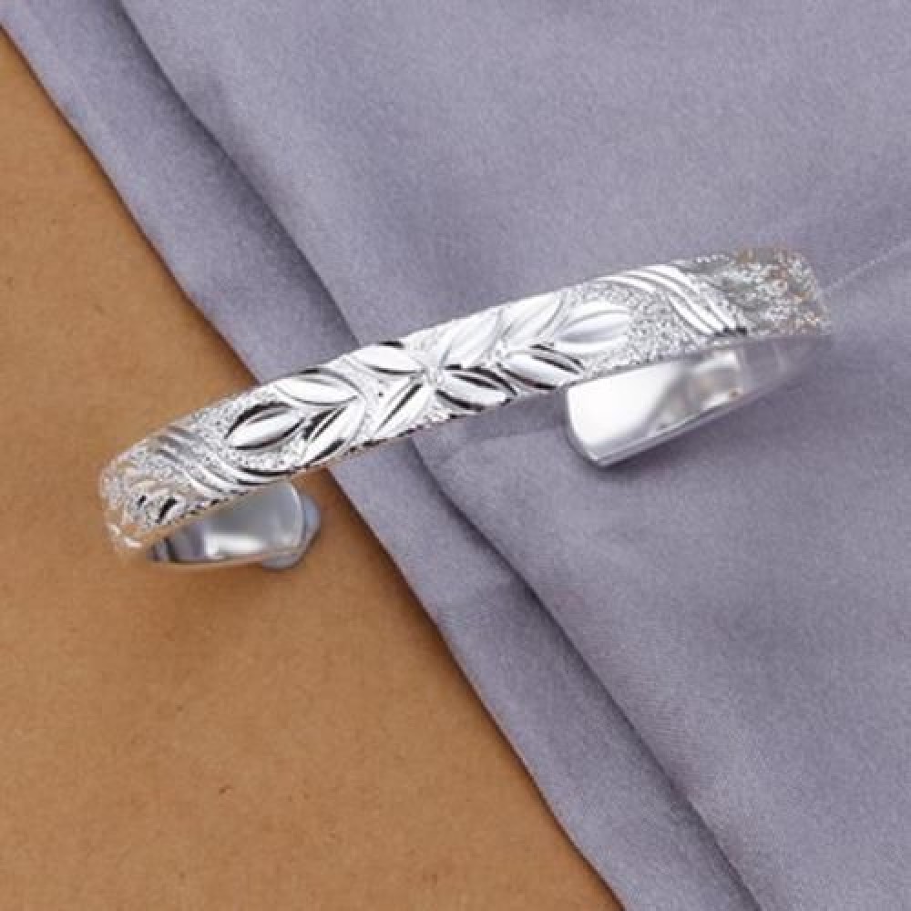 STYLISH CHIC WOMEN'S PRINT CARVED ROUND BRACELET (SILVER)