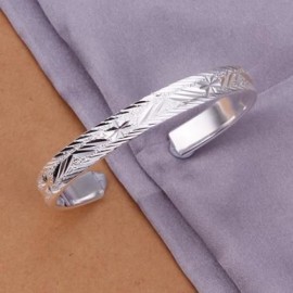 CHIC STYLISH WOMEN'S PRINT CARVED ROUND BRACELET (SILVER)