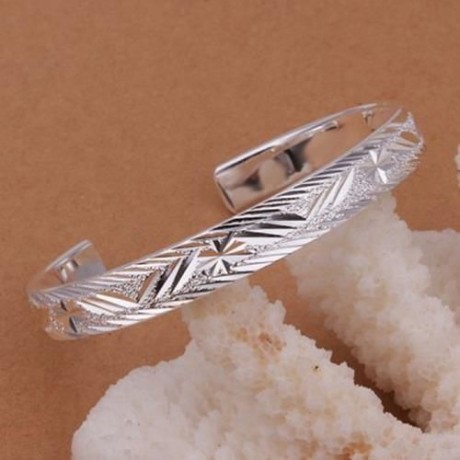 CHIC STYLISH WOMEN'S PRINT CARVED ROUND BRACELET (SILVER)