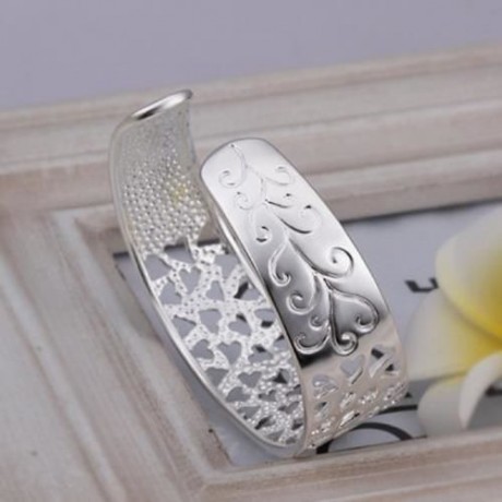 CHIC SILVER PLATED OPENWORK HEART BRACELET FOR WOMEN (SILVER)