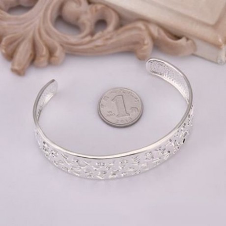 CHIC SILVER PLATED OPENWORK HEART BRACELET FOR WOMEN (SILVER)