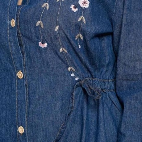 PLUS SIZE FLORAL EMBROIDERED LONGLINE DENIM SHIRT (BLUE)