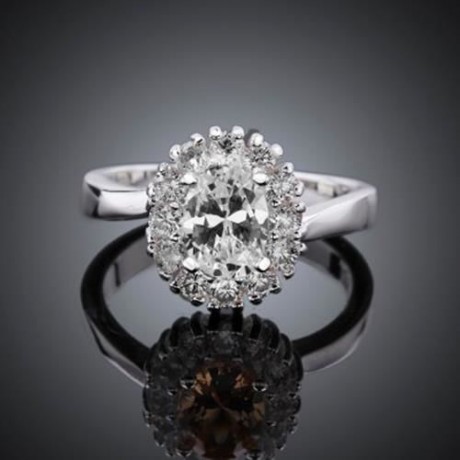 FASHIONABLE ROUND EMBELLISHED RHINESTONE WOMEN'S RING (WHITE)