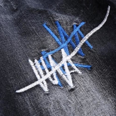 STRAIGHT LEG EMBROIDERY DISTRESSED JEANS (BLACK)