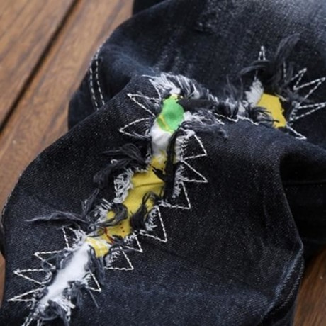 STRAIGHT LEG GRAPHIC APPLIQUE INSERT DISTRESSED JEANS (BLACK)