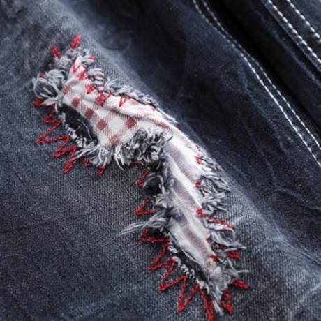 STRAIGHT LEG GRAPHIC APPLIQUE INSERT DISTRESSED JEANS (BLACK)