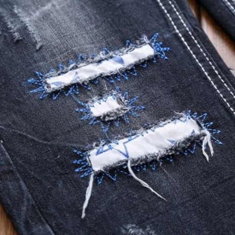 STRAIGHT LEG GRAPHIC APPLIQUE INSERT DISTRESSED JEANS (BLACK)