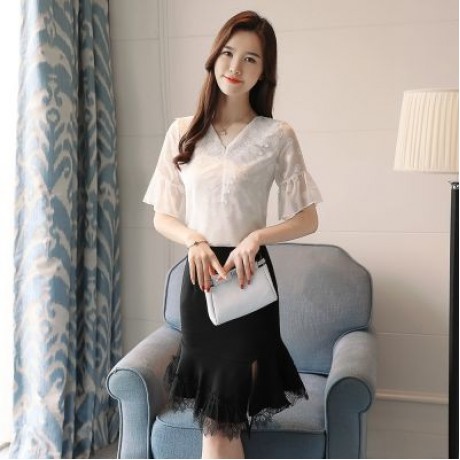 V Neck Half Bell Sleeve Lace Polka Dot Chiffon Women T-shirt (WHITE)