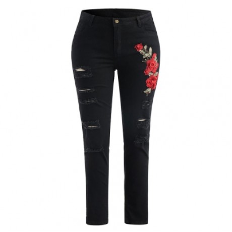 Plus Size Frayed Embroidery Applique Jeans (BLACK)