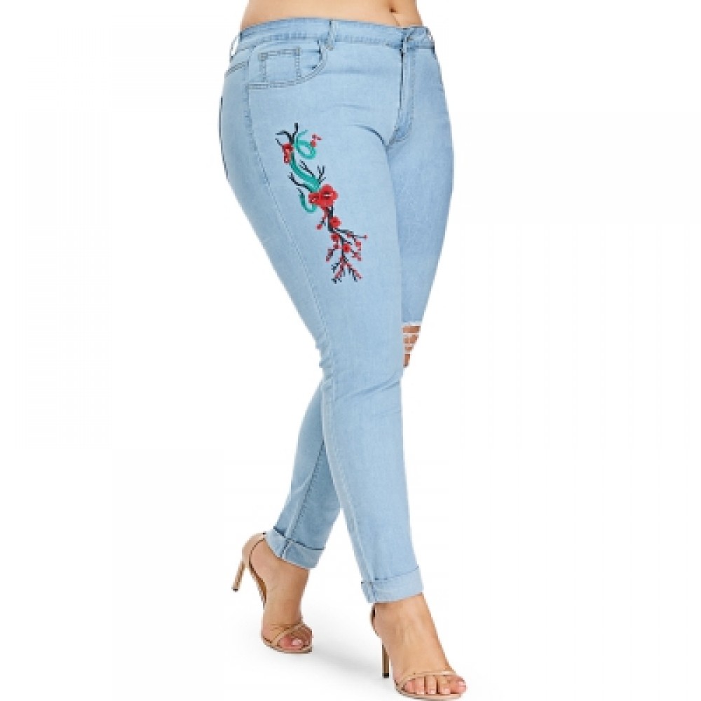 Plus Size Distressed Floral Embroidery Jeans (LIGHT BLUE)
