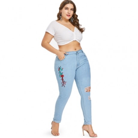 Plus Size Distressed Floral Embroidery Jeans (LIGHT BLUE)