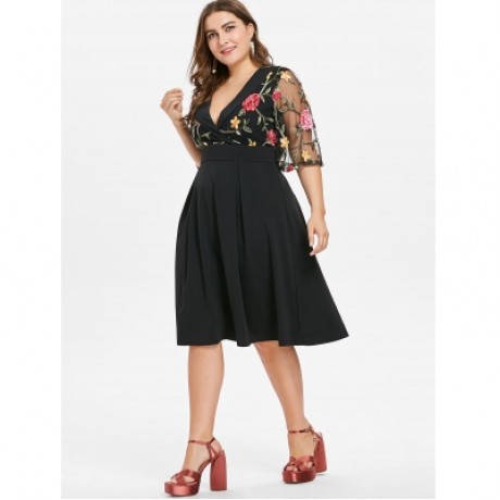 Plus Size Embroidery Surplice Dress (BLACK)