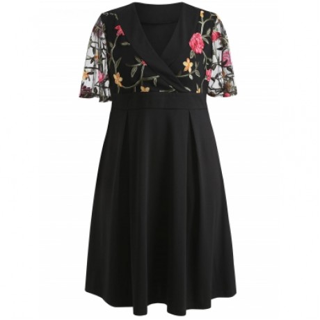 Plus Size Embroidery Surplice Dress (BLACK)