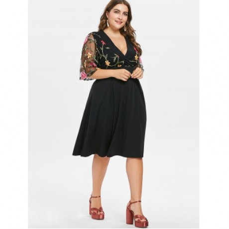Plus Size Embroidery Surplice Dress (BLACK)