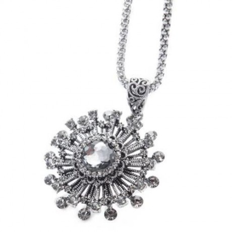 CHIC WOMEN'S SUNFLOWER SHAPE RHINESTONE DECORATED SWEATER CHAIN NECKLACE (COLOR ASSORTED)