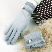 PAIR OF CUTE LACE SOLID COLOR GLOVES FOR WOMEN (RANDOM COLOR)