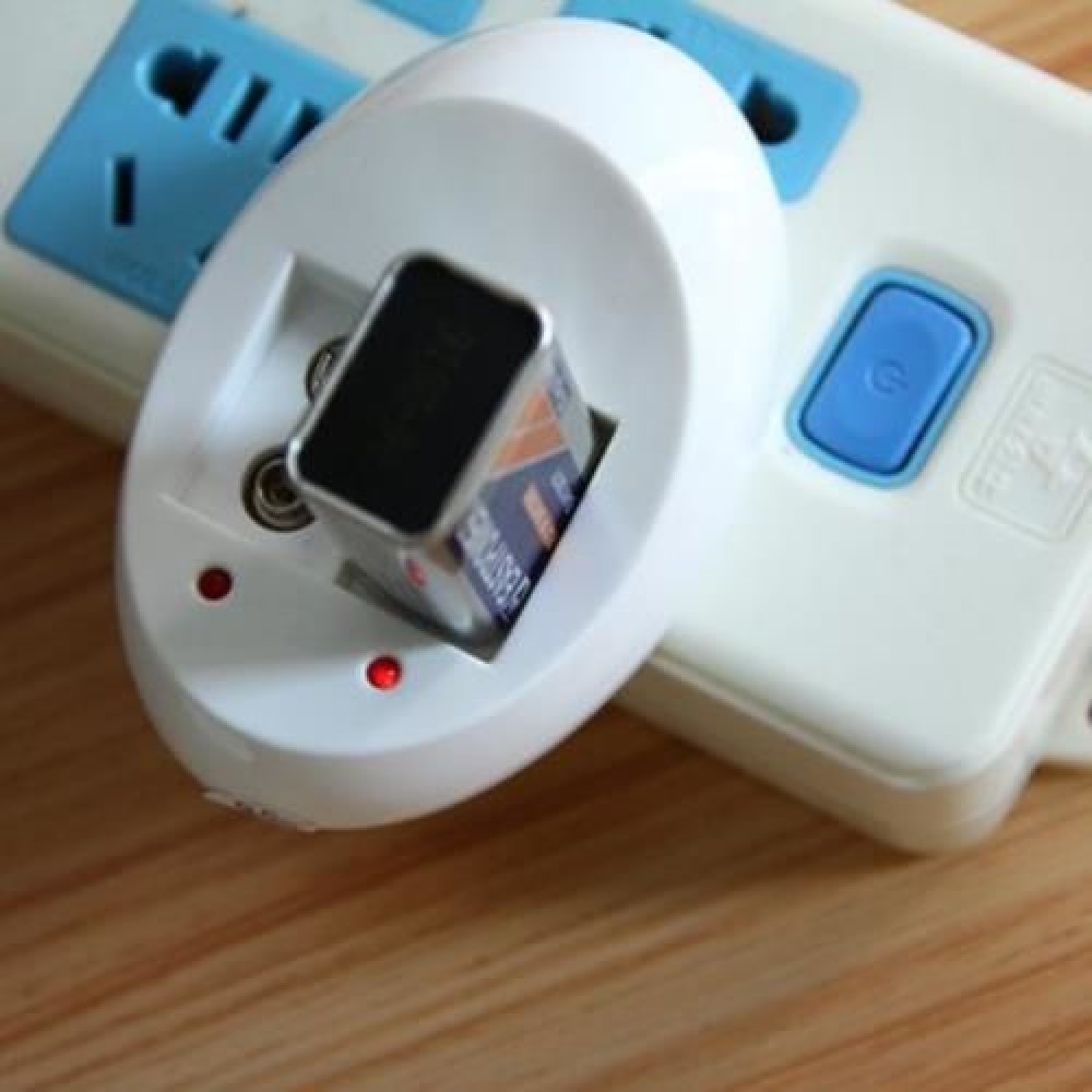 C818 2 SLOTS LED WALL 6F22 ( 9V ) BATTERY CHARGER - US PLUG (WHITE)