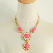 VINTAGE RED WATERDROP SHAPED FAUX GEM DECORATED FLOWER PENDANT NECKLACE FOR WOMEN (RED)