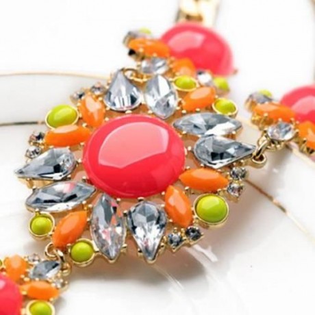 VINTAGE RED WATERDROP SHAPED FAUX GEM DECORATED FLOWER PENDANT NECKLACE FOR WOMEN (RED)