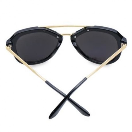 CHIC GOLDEN BAR EMBELLISHED BLACK FRAME SUNGLASSES FOR WOMEN (BLUE)