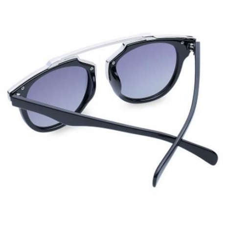 CHIC ALLOY BAR AND FULL FRAME DESIGN SUNGLASSES FOR WOMEN (SILVER GRAY)
