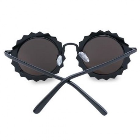 STYLISH WOMEN'S ROUND LENS SUN SHAPE FRAME SUNGLASSES (RANDOM COLOR PATTERN)