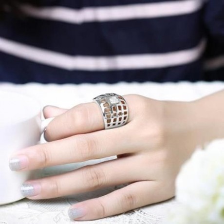R785-C NICKLE FREE ANTIALLERGIC NEW FASHION JEWELRY 18K GOLD PLATED RING (SILVER)