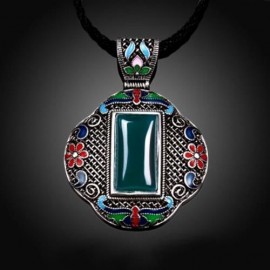 N005-C WOMEN ANTIQUE NATIONAL STYLE CARVING PENDANT NECKLACE (GREEN)
