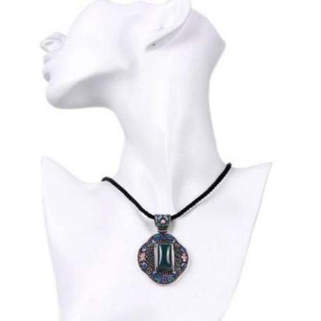 N005-C WOMEN ANTIQUE NATIONAL STYLE CARVING PENDANT NECKLACE (GREEN)